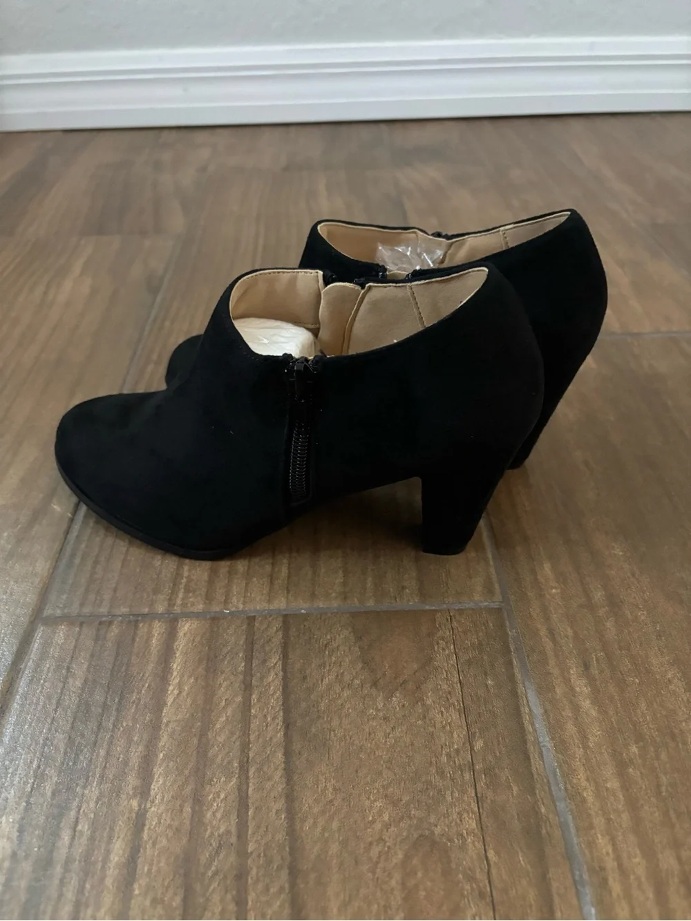 Journee Collection Women's Comfort Wide Width Sanzi Bootie